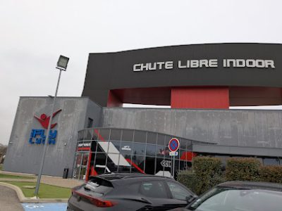 Bâtiment iFly Lyon pour chute libre indoor