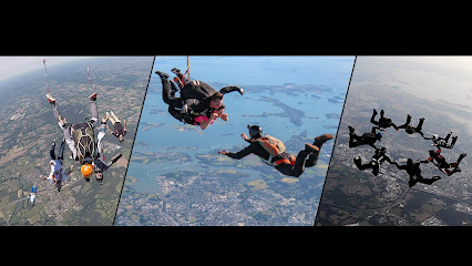 Trois images de parachutistes en chute libre au-dessus de différents paysages